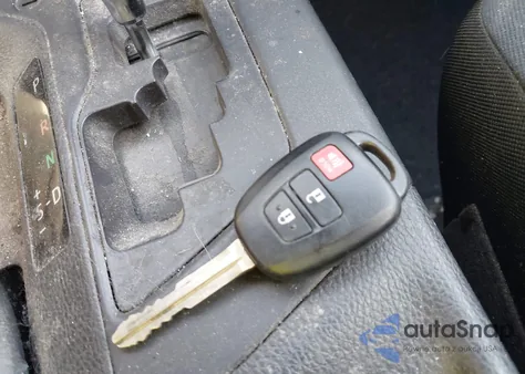 2016 Toyota Rav4 Le z USA, uszkodzony, nr VIN 2T3BFREV9GW476124